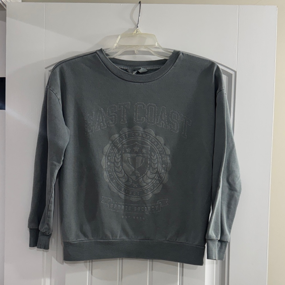The Commons Wash Blue Crewneck     Girls Size - M (8-10)
